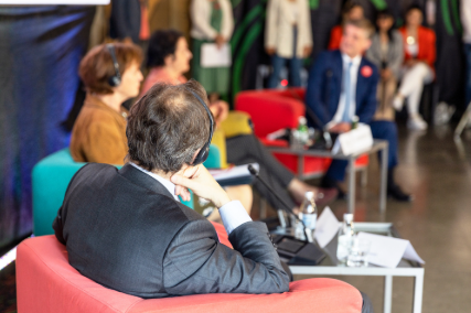 福島優子-バイリンガル キャスター/モデレーター