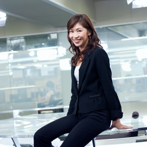 英語キャスター福島優子のプロフィール写真